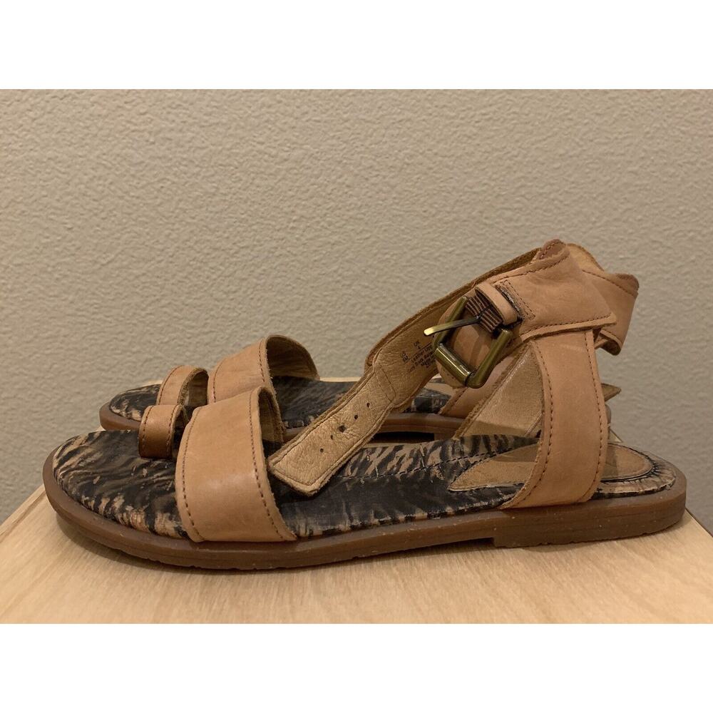 Naya Brown Sandals Minimalist Leather Design
